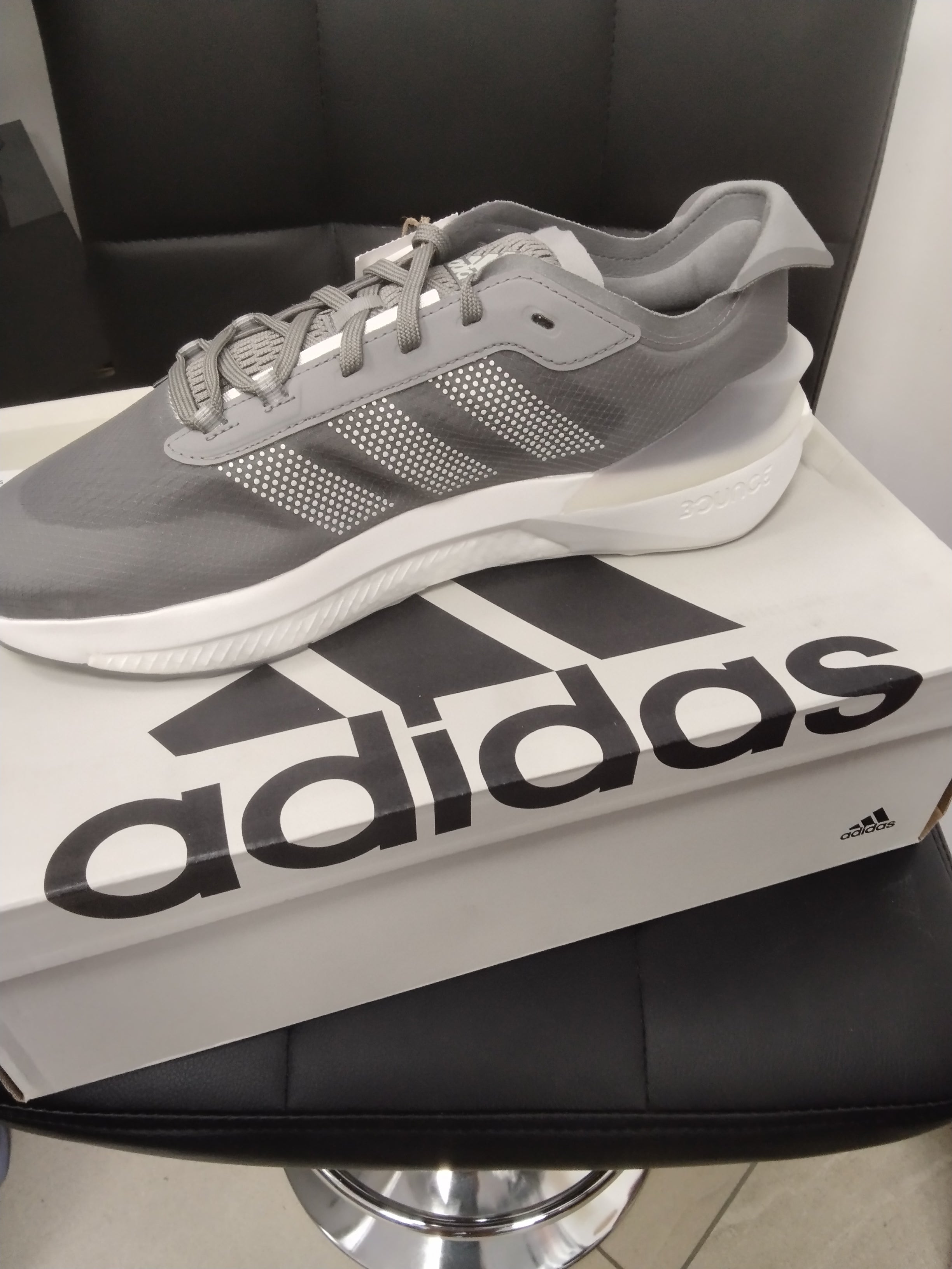 Adidas AVRYN uomo